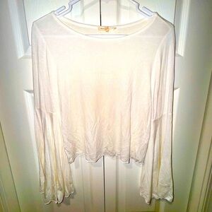 Wasabi & Mint Cream Flowy sleeve crop Blouse. Size Small.  EUC